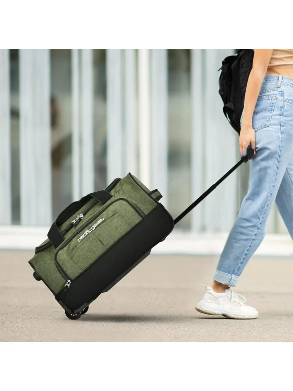 Durable Rolling Duffel Bag with Wheels - Spacious Travel Luggage for Easy Carry